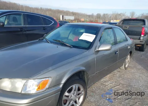 2000 Toyota Camry Le from USA, damaged, VIN 4T1BG22K9YU667907